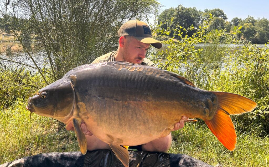 Villedieu Lake carp fishing lake in France